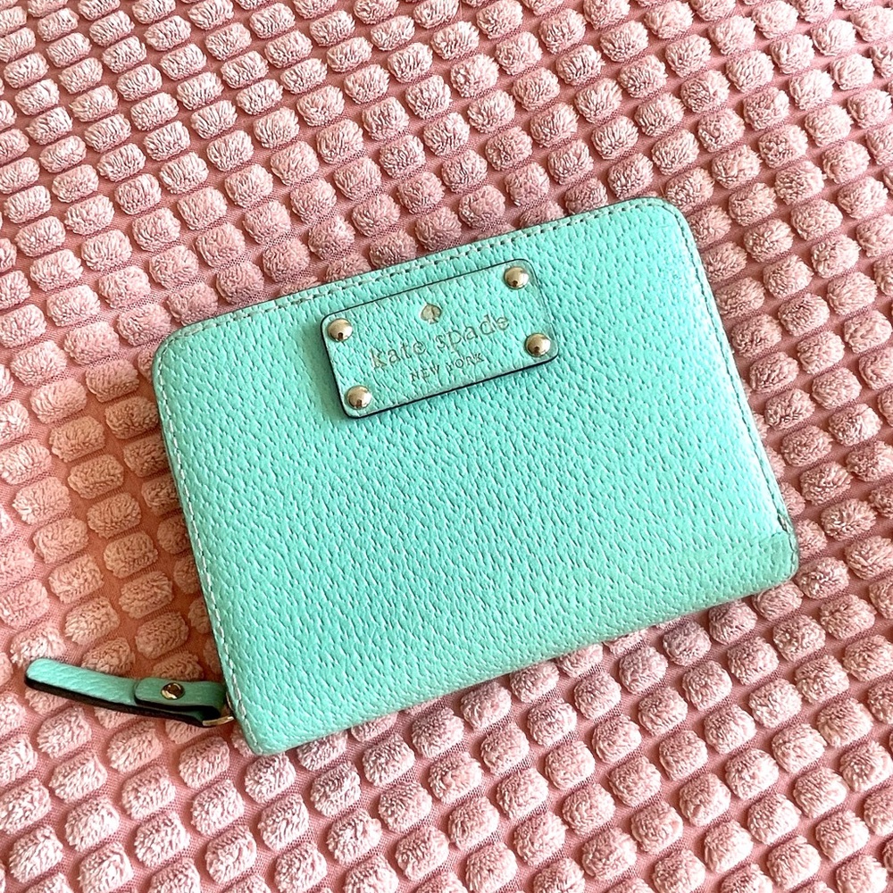 Kate Spade zipper wallet